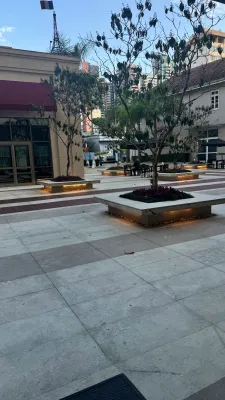 Fachada do estacionamento Estapar Estacionamentos - Ed. Com. Batel 1550 Work