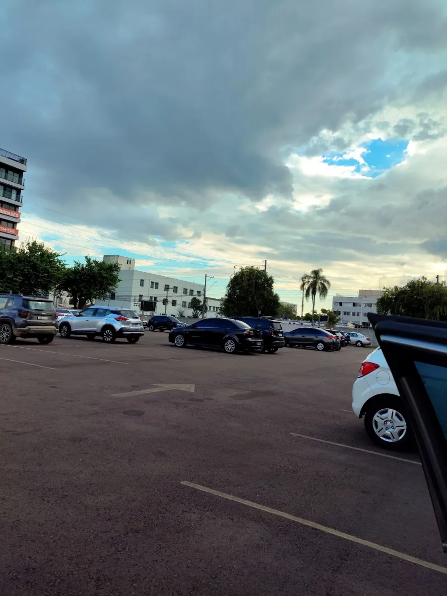 Fachada do estacionamento Estacionamento e Lava Car Gl Park