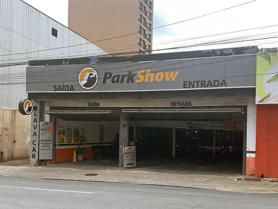 Fachada do estacionamento Park Show Estacionamento