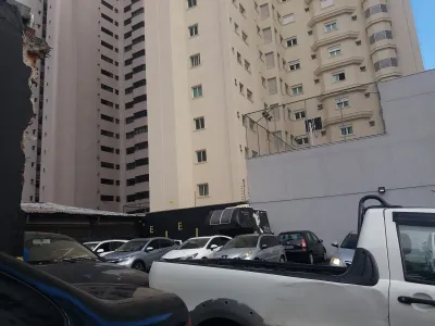 Fachada do estacionamento F1 Park