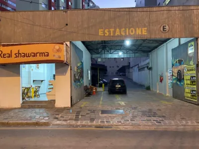 Fachada do estacionamento Estacionamento Passeio