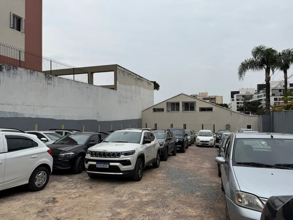 Fachada do estacionamento Baby Park Fish Lava Car