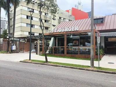 Fachada do estacionamento Estacionamento Ricco