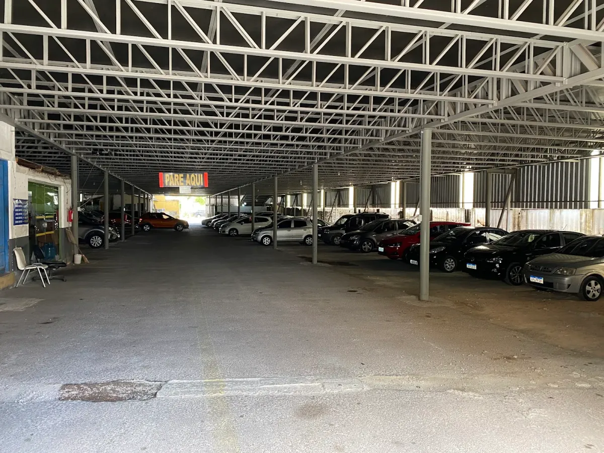 Fachada do estacionamento Estacionamento Emiliano