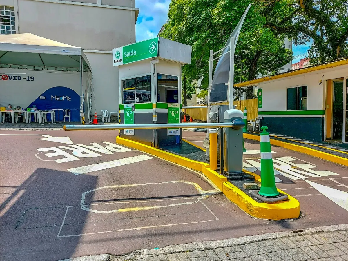 Fachada do estacionamento Estapar Estacionamentos