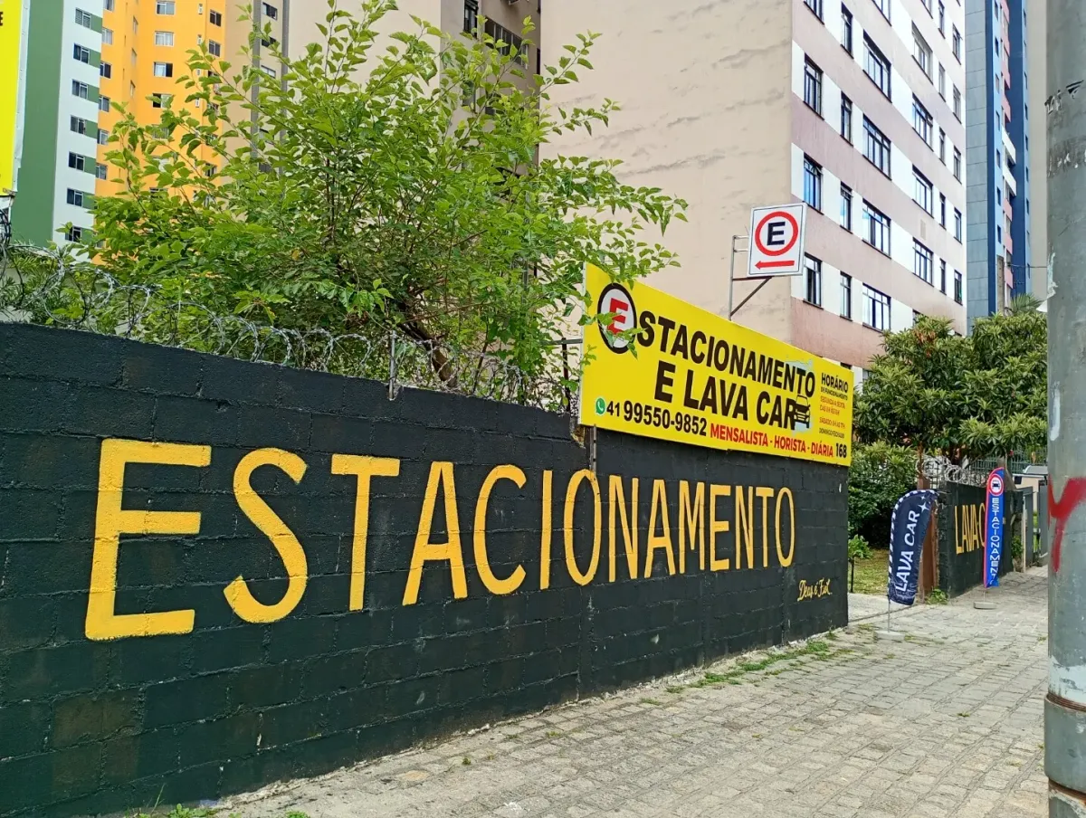 Fachada do estacionamento MRC Estacionamento e Lava Car