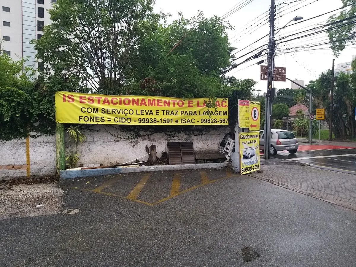 Fachada do estacionamento Estacionamento Lysimaco
