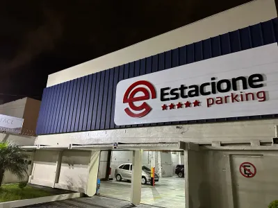 Fachada do estacionamento Estacione Parking - Hospital de Fraturas XV
