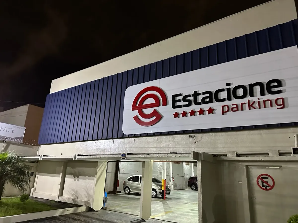Fachada do estacionamento Estacione Parking - Hospital de Fraturas XV