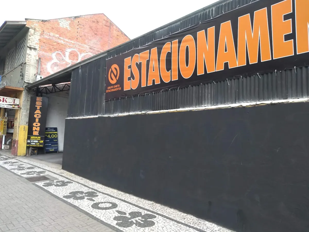 Fachada do estacionamento Estacionamento TExPark Barão