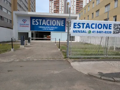 Fachada do estacionamento Diamond Parking