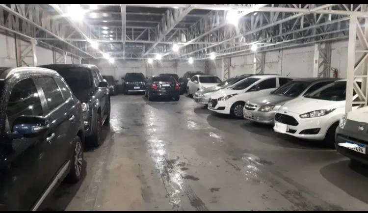 Fachada do estacionamento Roda Park Estacionamento e Lava-Car