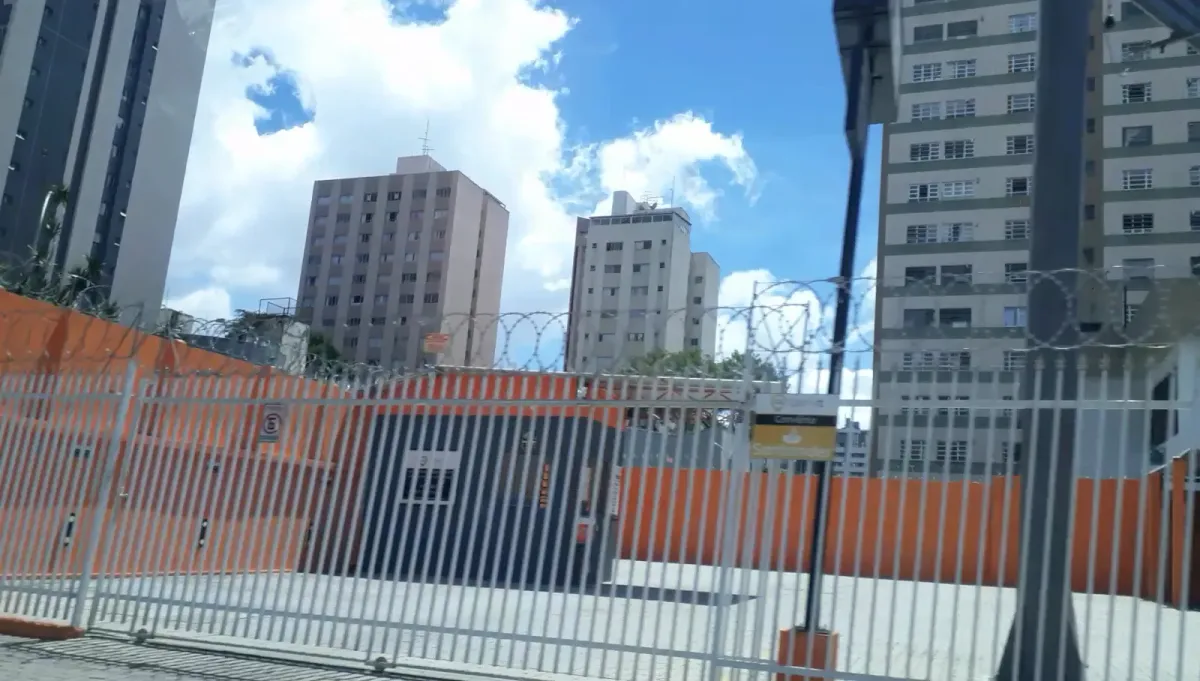 Fachada do estacionamento MELOS PARK