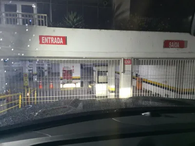Fachada do estacionamento ESTACIONAMENTO 24h