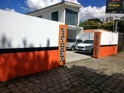 Fachada do estacionamento Tucano Estacionamento Lava Car