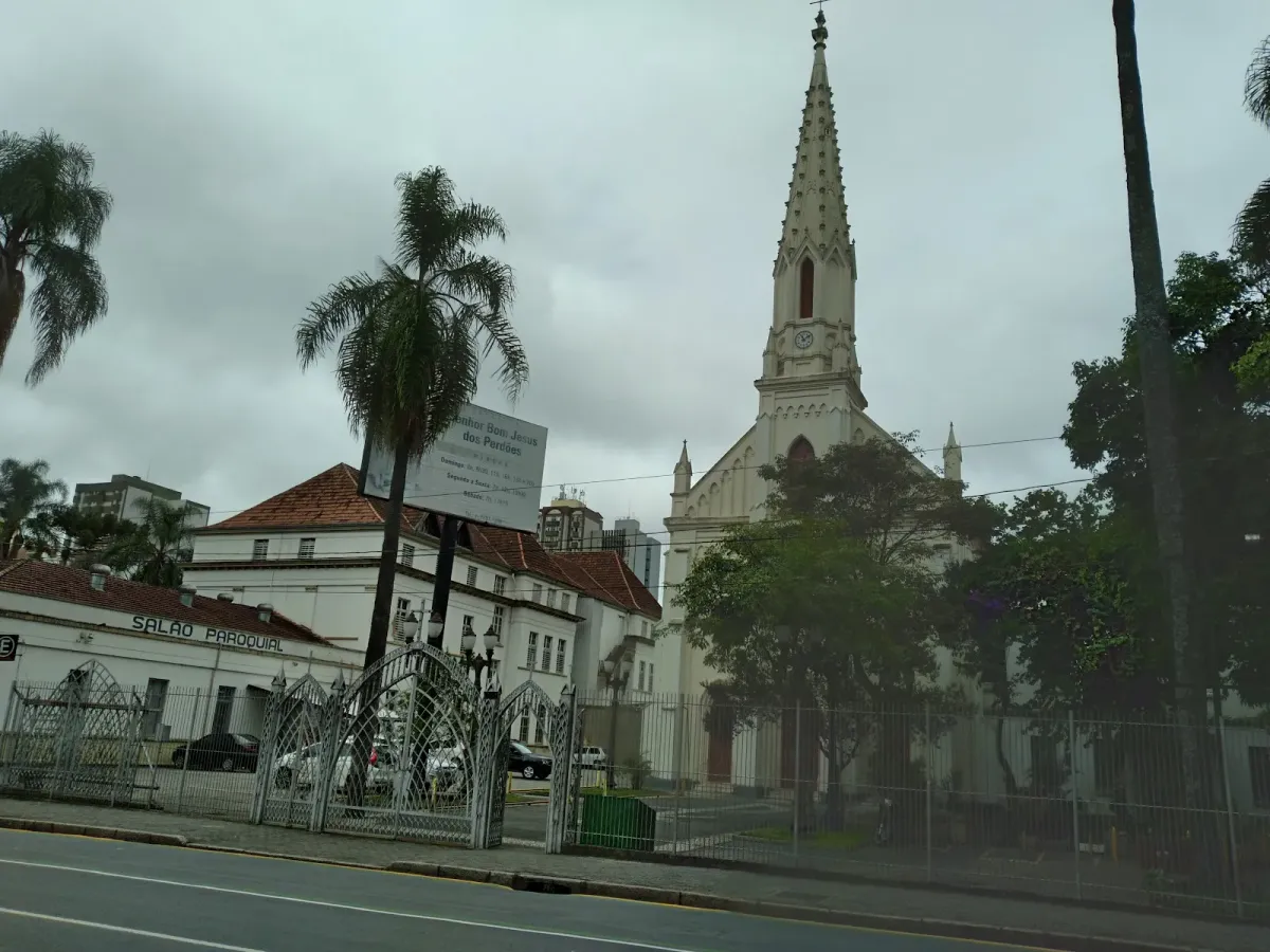 Fachada do estacionamento Estacionamento Bom Jesus dos Perdões