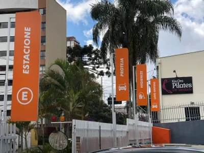 Fachada do estacionamento 3A Parking