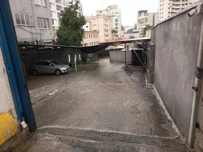 Fachada do estacionamento TH Estacionamento e Lavagens