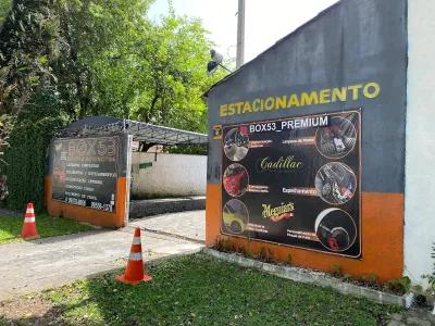 Fachada do estacionamento Estacionamento e Estética Automotiva - Box 53