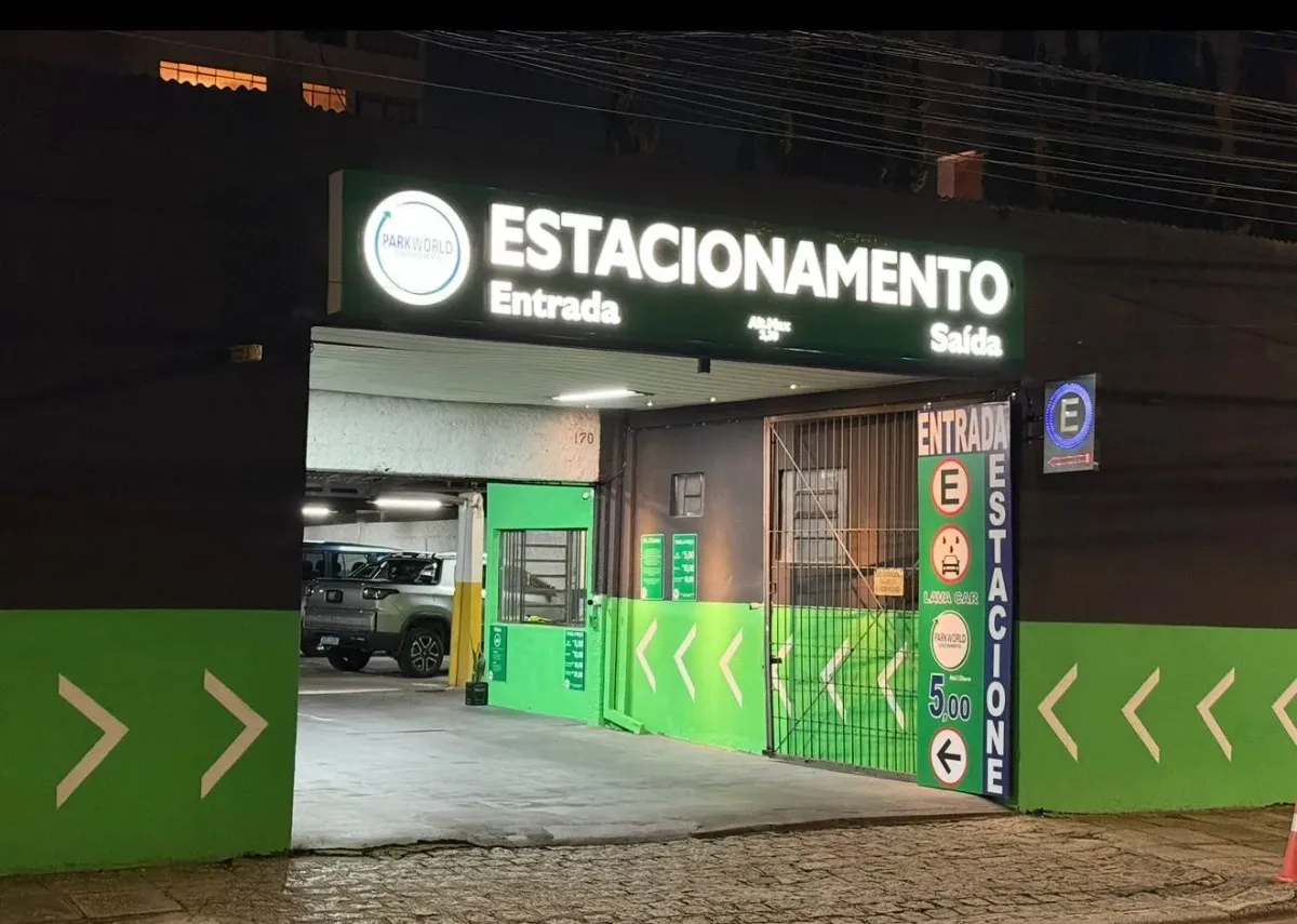 Fachada do estacionamento Park World Estacionamentos