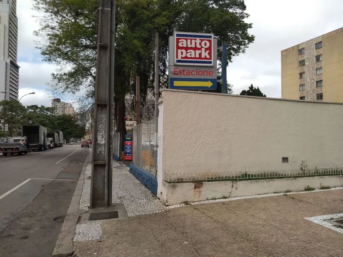 Fachada do estacionamento Autopark - Estacionamento Cândido