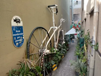 Fachada do estacionamento Bicicletaria Cultural
