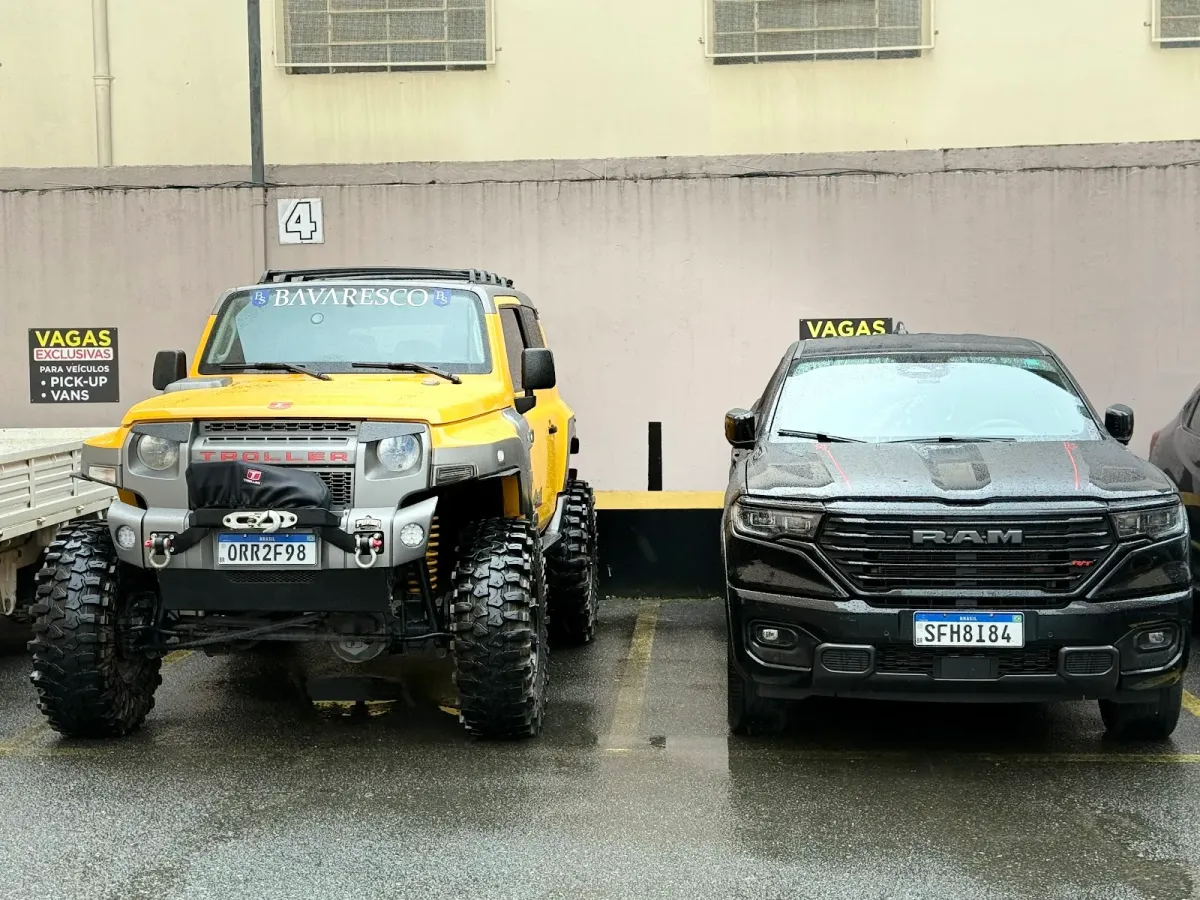 Fachada do estacionamento Estacionamento San Martin