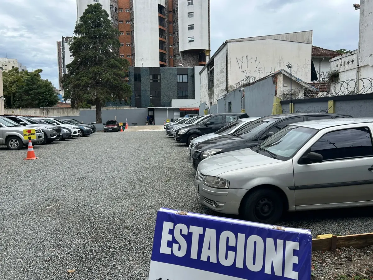 Fachada do estacionamento CEDRO ESTACIONAMENTO