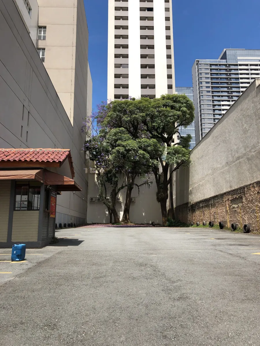 Fachada do estacionamento Piquerobi Estacionamento