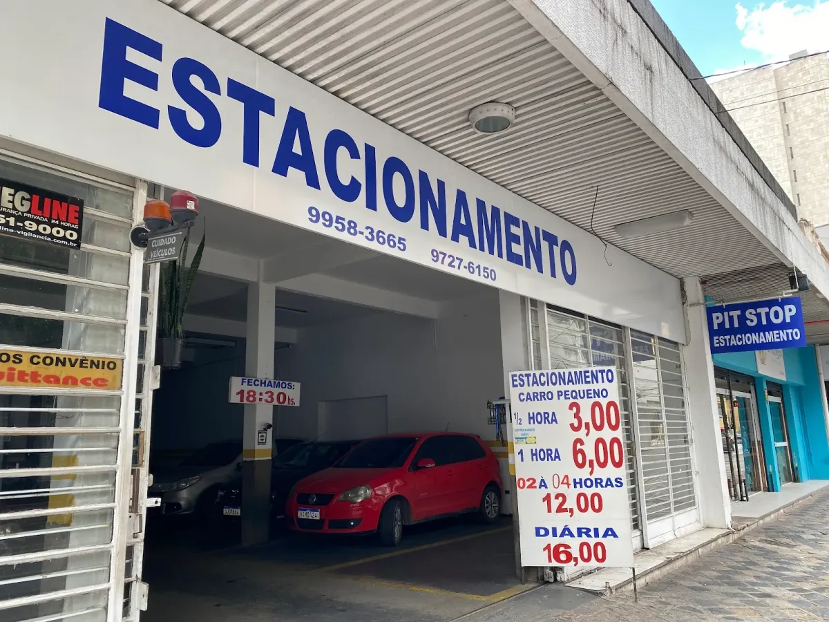 Fachada do estacionamento Pit Stop Estacionamento