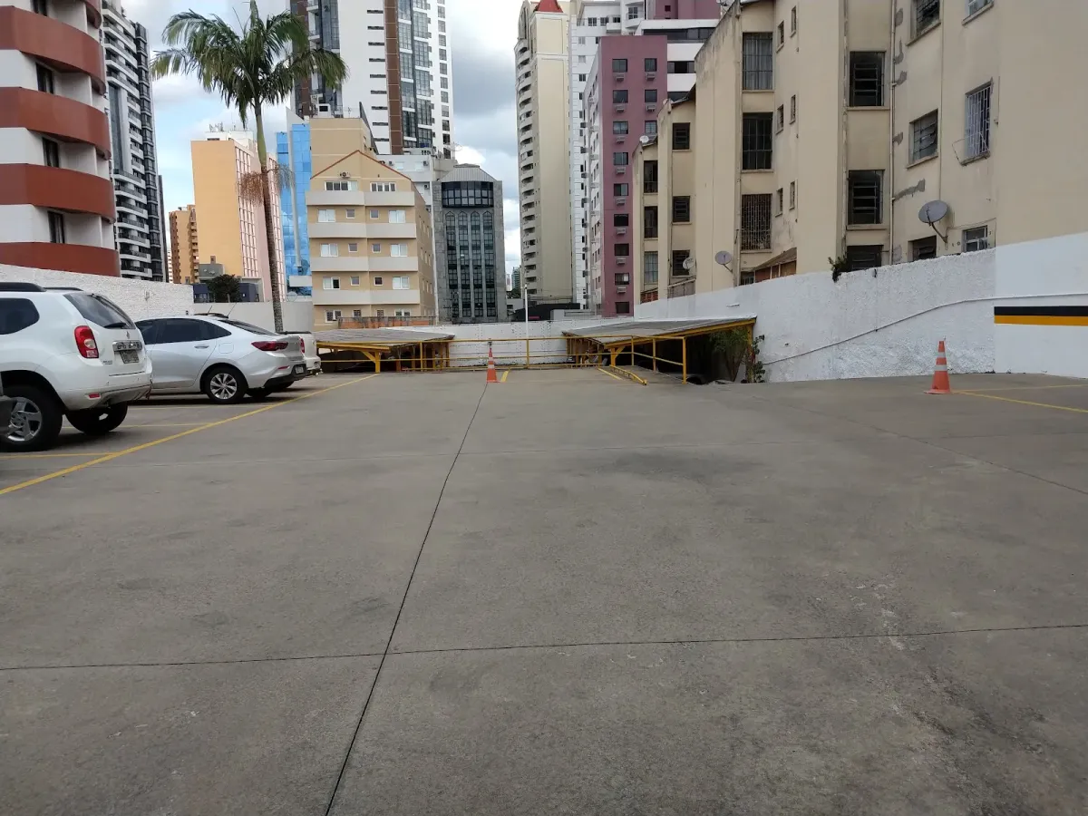 Fachada do estacionamento Fênix Park