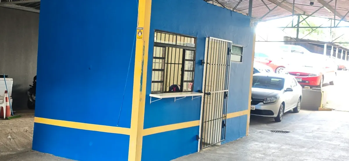 Fachada do estacionamento Estacionamento Garagem 951