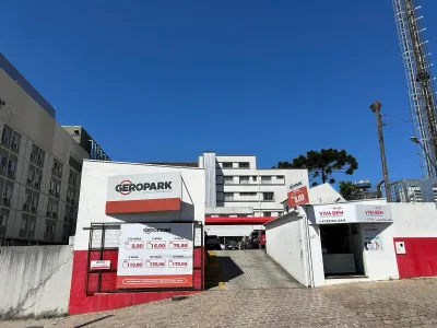 Fachada do estacionamento Geropark Estacionamento
