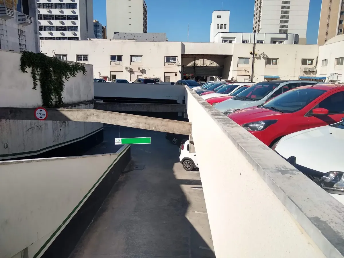 Fachada do estacionamento Estapar - Ed. Garagem Barão