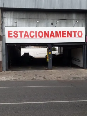 Fachada do estacionamento Estacionamento e Lava Car F1 Park