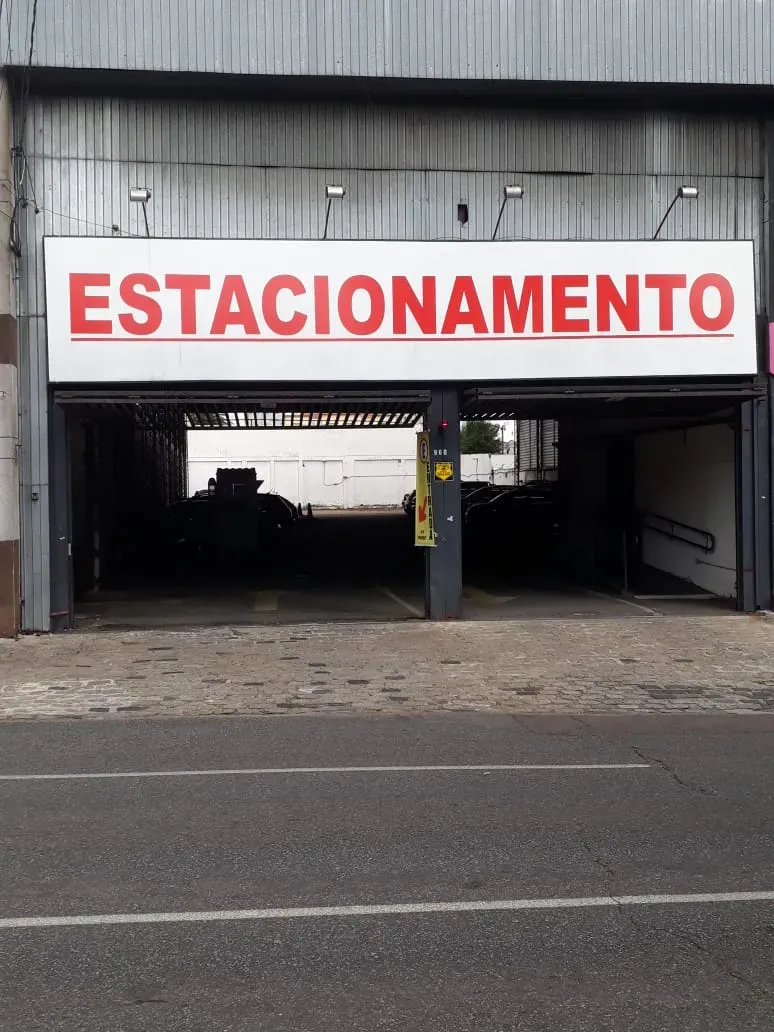 Fachada do estacionamento Estacionamento e Lava Car F1 Park