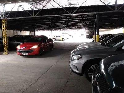 Fachada do estacionamento Estacionamento Cardeal