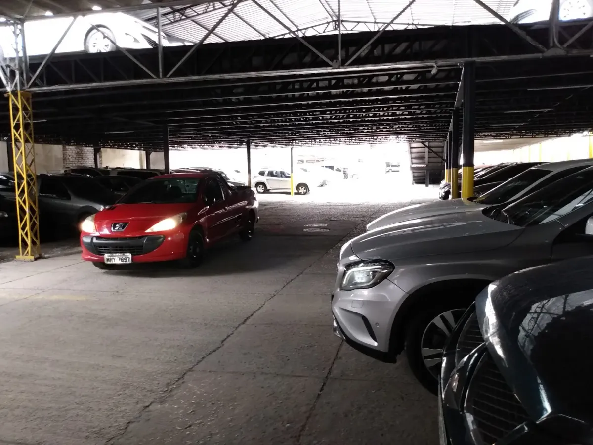 Fachada do estacionamento Estacionamento Cardeal