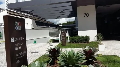 Fachada do estacionamento Estapar Estacionamentos - C. Comercial Centro Cívico