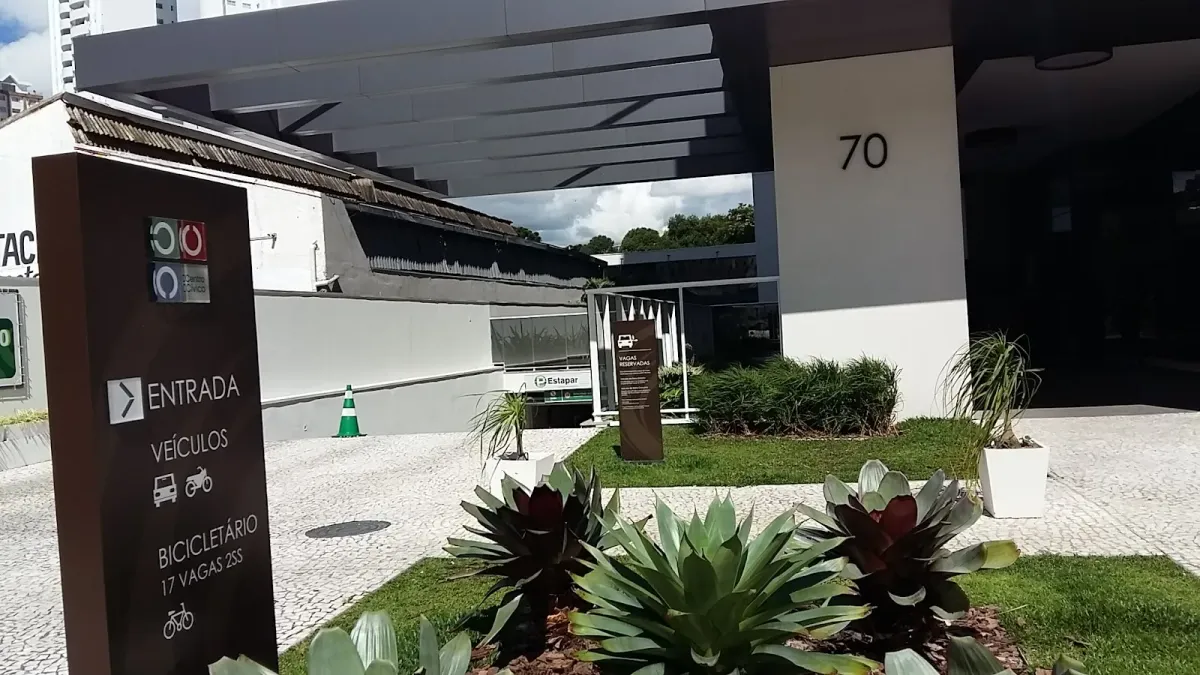 Fachada do estacionamento Estapar Estacionamentos - C. Comercial Centro Cívico