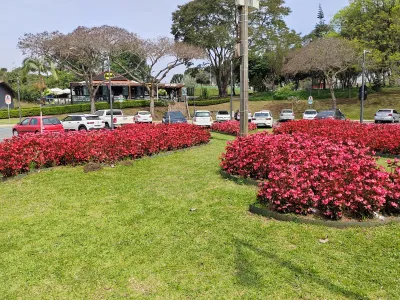 Fachada do estacionamento Estacionamento do Jardim Botânico