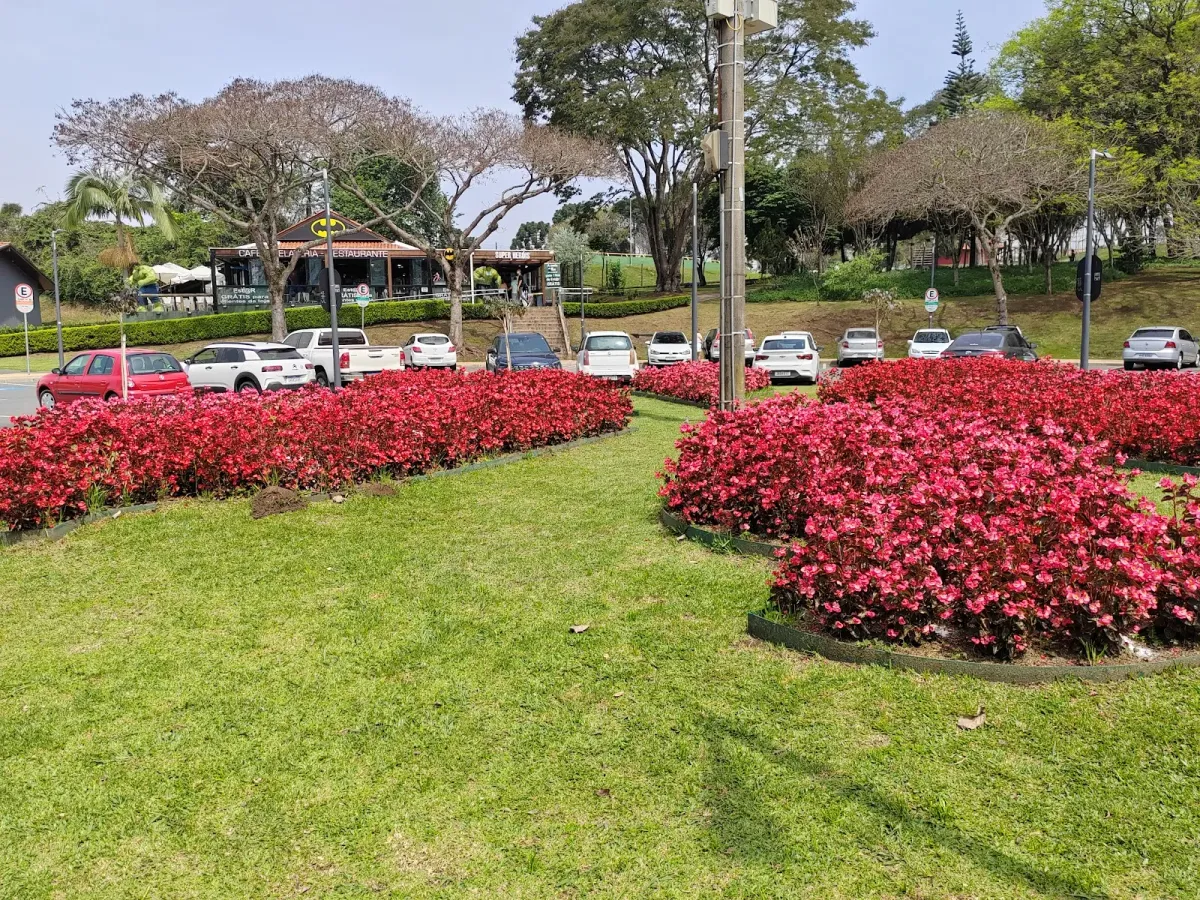 Fachada do estacionamento Estacionamento do Jardim Botânico