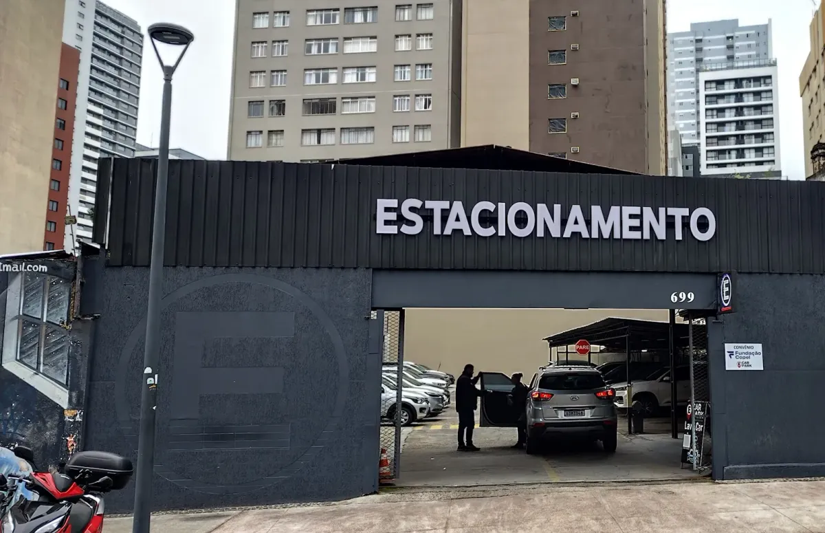 Fachada do estacionamento CarPark