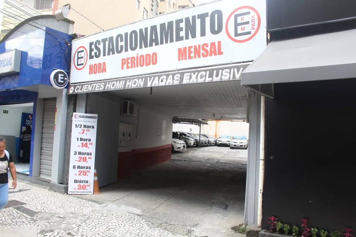 Fachada do estacionamento Km Park Estacionamento