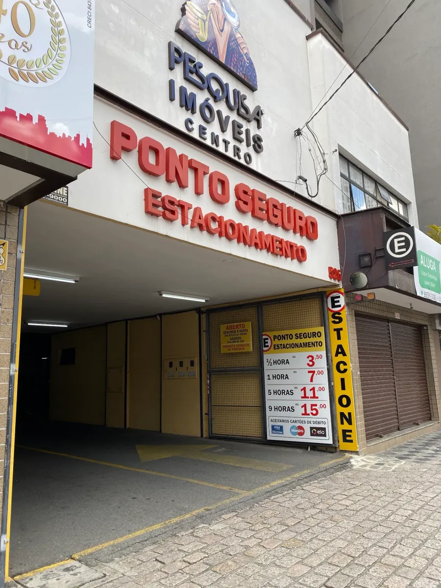 Fachada do estacionamento Estacionamento Ponto Seguro