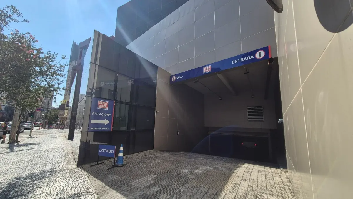 Fachada do estacionamento Autopark - Estacionamento Edifício Universe