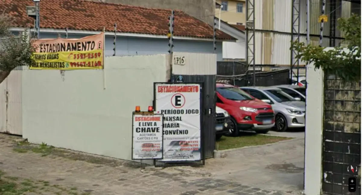 Fachada do estacionamento AleCar Estacionamento