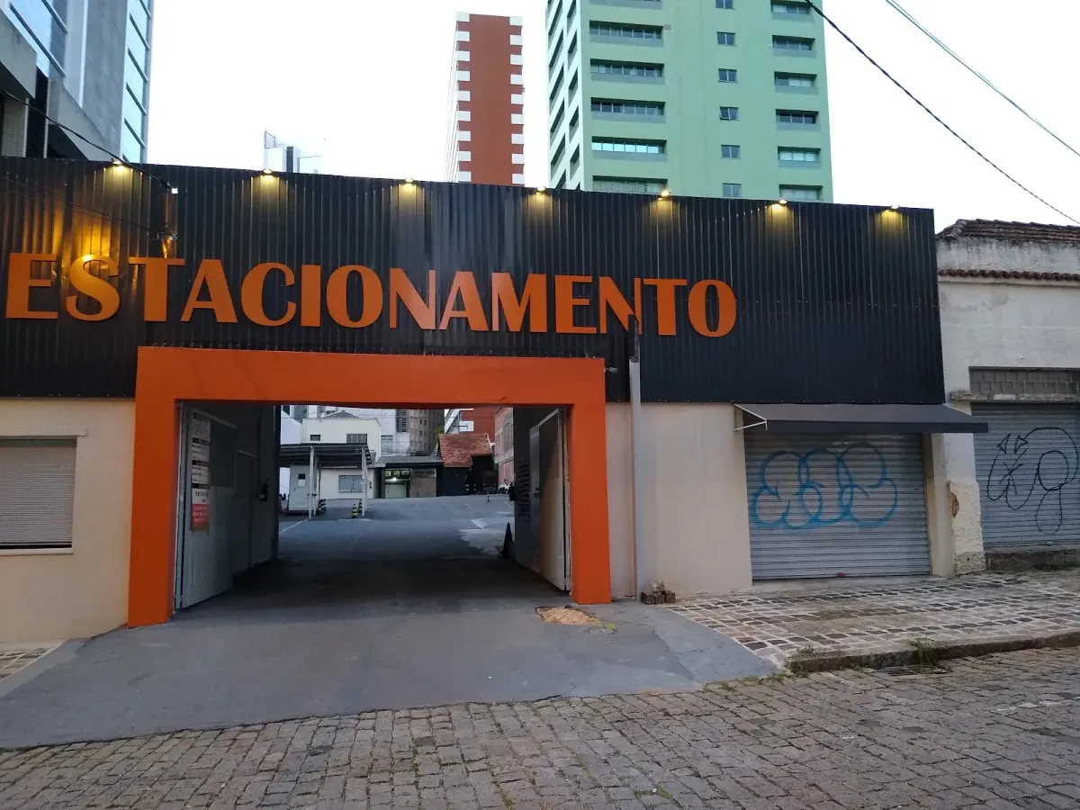 Fachada do estacionamento Estacionamento Life Park