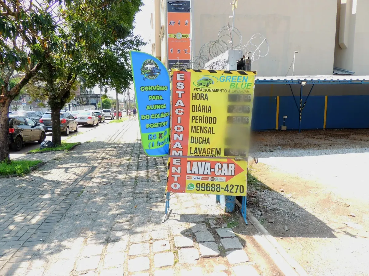 Fachada do estacionamento Green Blue Estacionamento e Lava Car