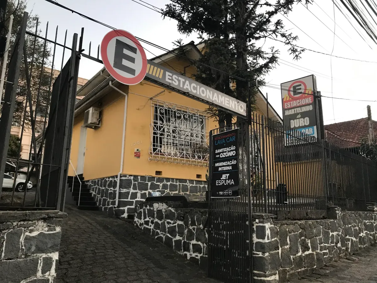Fachada do estacionamento Estacionamento BARBOSA.